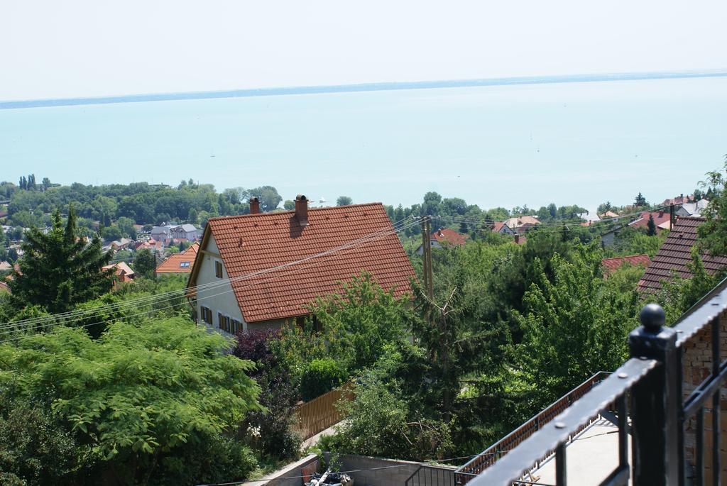 Sargarigo Apartman Haz Balatonalmádi Exterior foto