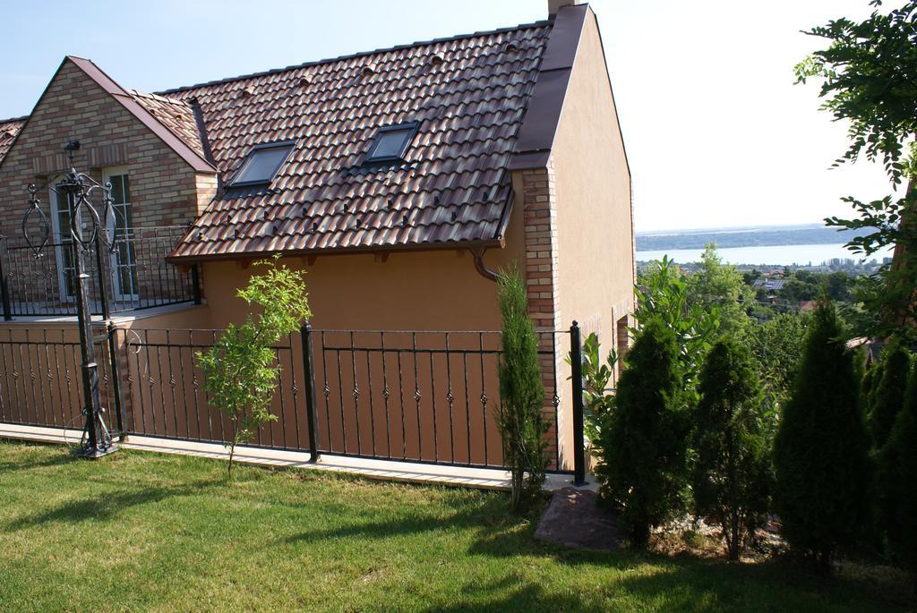 Sargarigo Apartman Haz Balatonalmádi Exterior foto