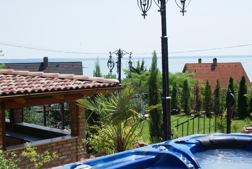 Sargarigo Apartman Haz Balatonalmádi Exterior foto