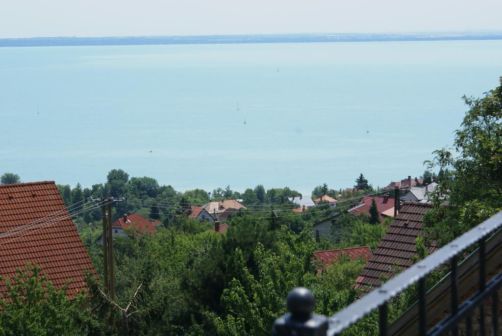 Sargarigo Apartman Haz Balatonalmádi Exterior foto