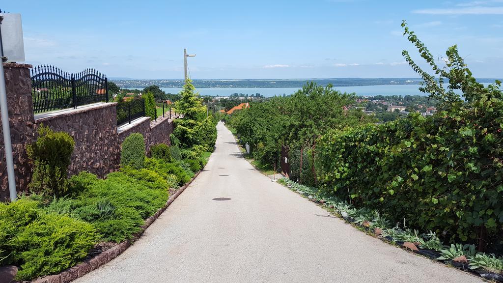 Sargarigo Apartman Haz Balatonalmádi Exterior foto